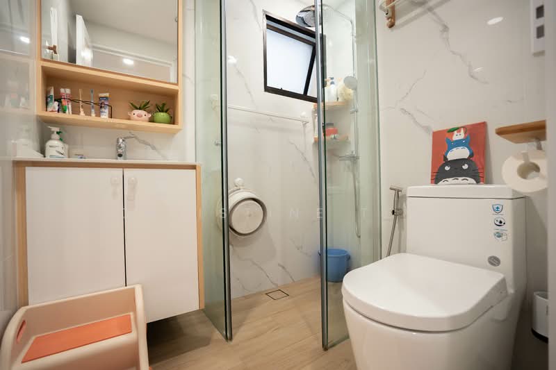 The Mayfair, 1 Jurong East Street 32, 3 Bedrooms, 1,345 sqft, Condominium For Sale, by Christine Teo, 500148381 - Bathroom - PropertyGuru.com.sg
