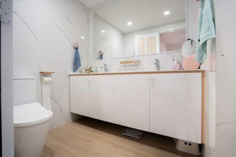 The Mayfair, 1 Jurong East Street 32, 3 Bedrooms, 1,345 sqft, Condominium For Sale, by Christine Teo, 500148381 - Bathroom - PropertyGuru.com.sg