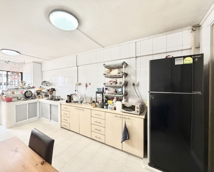 80 Bedok North Road, 80 Bedok North Road, 3 Bedrooms, 979 sqft, HDB Flat For Sale, by VIVIAN Chan, 500148384 - Kitchen - PropertyGuru.com.sg