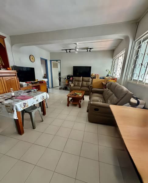 312 Jurong East Street 32, 312 Jurong East Street 32, 3 Bedrooms, 1,119 sqft, HDB Flat For Sale, by Ng Yvonne, 500148414 - Living Room - PropertyGuru.com.sg
