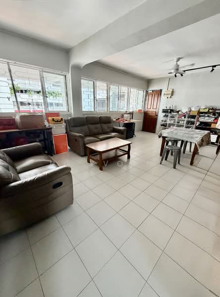 312 Jurong East Street 32, 312 Jurong East Street 32, 3 Bedrooms, 1,119 sqft, HDB Flat For Sale, by Ng Yvonne, 500148414 - Living Room - PropertyGuru.com.sg