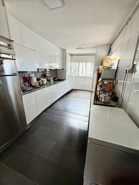 312 Jurong East Street 32, 312 Jurong East Street 32, 3 Bedrooms, 1,119 sqft, HDB Flat For Sale, by Ng Yvonne, 500148414 - Kitchen - PropertyGuru.com.sg