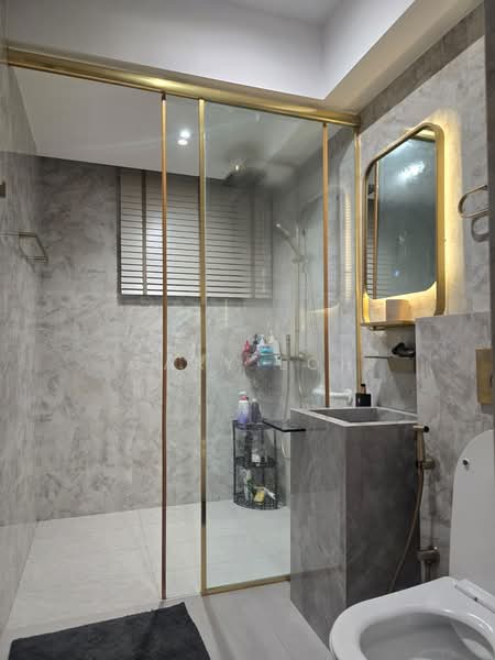Sherwood Towers, 3 Jalan Anak Bukit, 3 Bedrooms, 1,485 sqft, Apartment For Sale, by Gary Loh, 500148419 - Common Bathroom - PropertyGuru.com.sg