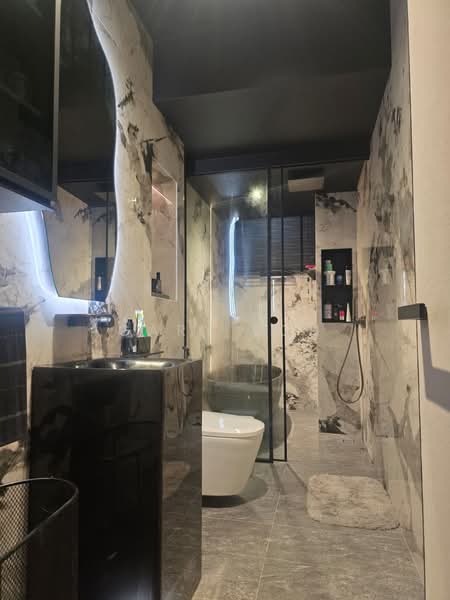 Sherwood Towers, 3 Jalan Anak Bukit, 3 Bedrooms, 1,485 sqft, Apartment For Sale, by Gary Loh, 500148419 - Master Bathroom - PropertyGuru.com.sg