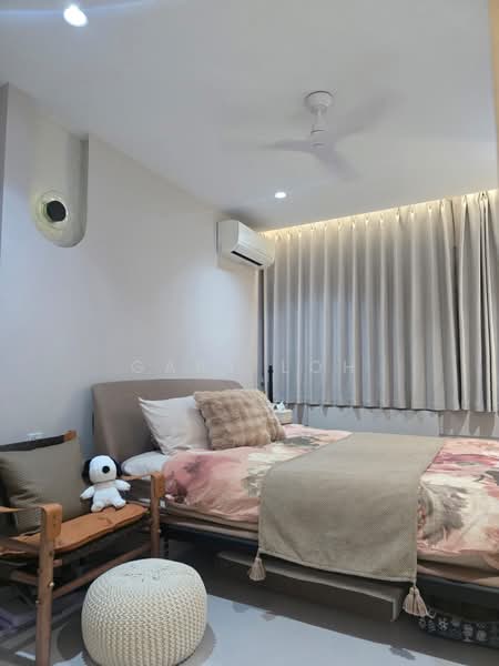 Sherwood Towers, 3 Jalan Anak Bukit, 3 Bedrooms, 1,485 sqft, Apartment For Sale, by Gary Loh, 500148419 - Master Bedroom - PropertyGuru.com.sg