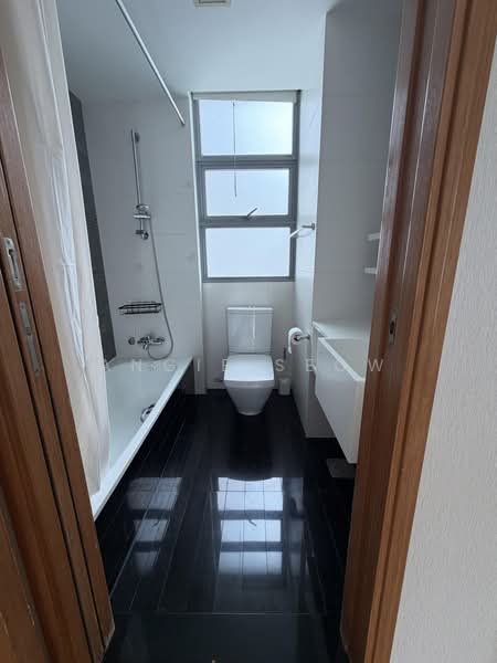 Park Infinia at Wee Nam, 6A Lincoln Road, 2 Bedrooms, 850 sqft, Condominium For Sale, by Angie Seow, 500148443 - Master Bath - PropertyGuru.com.sg