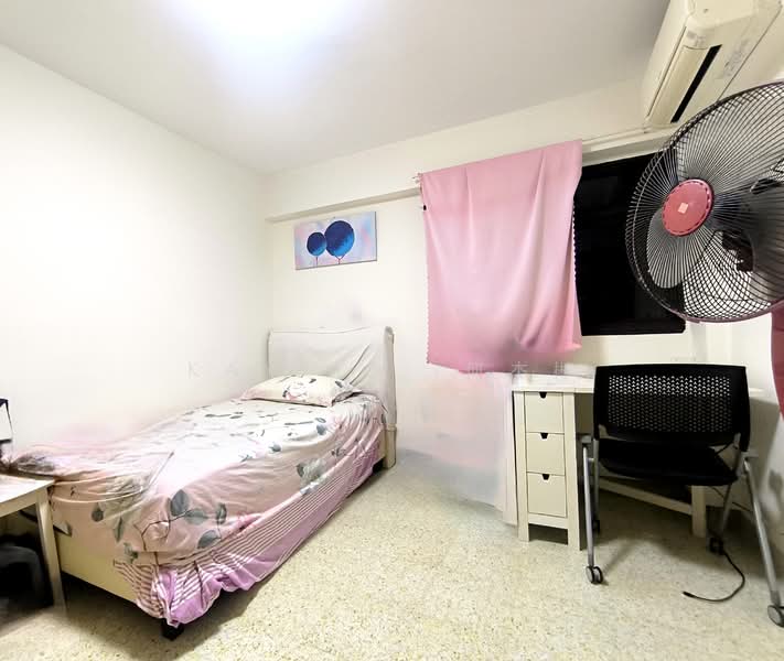 228 Lorong 8 Toa Payoh, 228 Lorong 8 Toa Payoh, Room Rental, 130 sqft, HDB Flat For Rent, by Kay HO 何杰彬, 500148460 - Bedroom - PropertyGuru.com.sg
