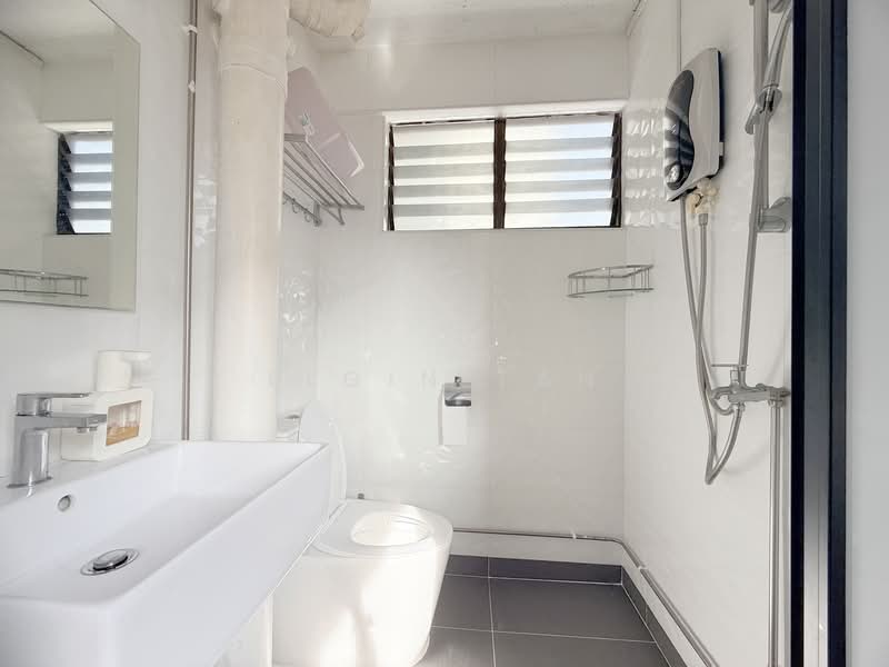 151 Yishun Street 11, 151 Yishun Street 11, 2 Bedrooms, 721 sqft, HDB Flat For Sale, by Elgin Tan, 500148468 - Bathroom - PropertyGuru.com.sg