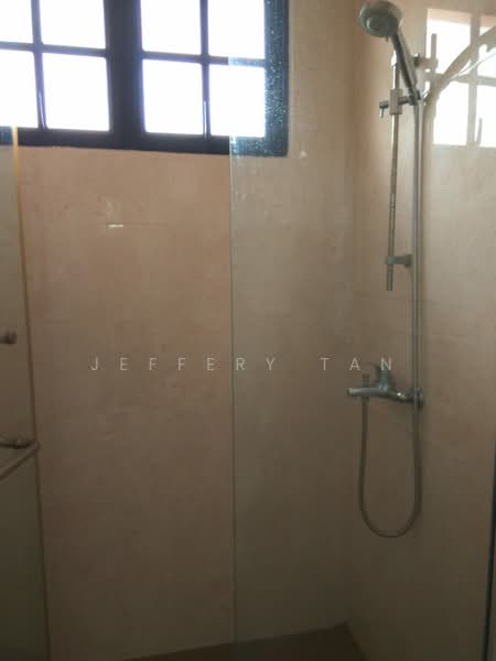 Yunnan Gardens, Yunnan Walk 1, 1 Bedroom, 250 sqft, Terraced House For Rent, by Jeffery Tan, 500148471 - Bathroom - PropertyGuru.com.sg