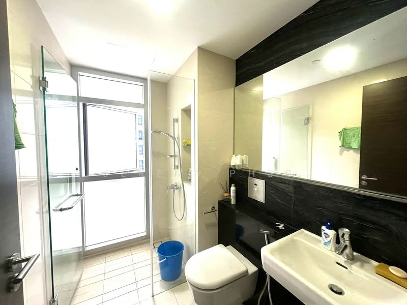 Eon Shenton, 70 Shenton Way, 1,259 sqft, Office For Rent, by Jeremy Pher, 500148485 - Bathroom - CommercialGuru.com.sg