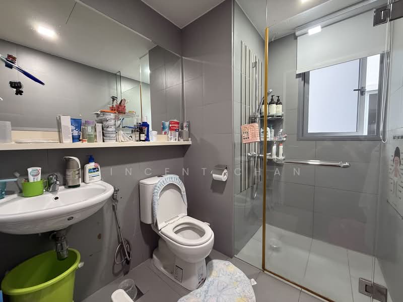 Arc at Tampines, 9 Tampines Avenue 8, 3 Bedrooms, 1,227 sqft, Executive Condominium For Sale, by Vincent Chan, 500148493 - Bathroom - PropertyGuru.com.sg