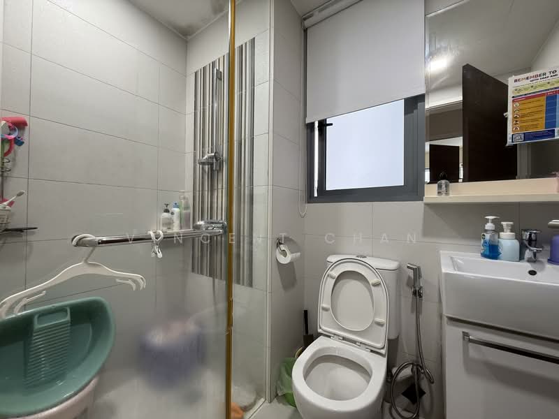 Arc at Tampines, 9 Tampines Avenue 8, 3 Bedrooms, 1,227 sqft, Executive Condominium For Sale, by Vincent Chan, 500148493 - Bathroom - PropertyGuru.com.sg