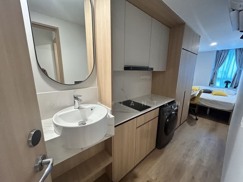 Studio @ RV, , 1 Bedroom, 200 sqft, Condominium For Rent, by Rick Khiantani, 500148511 - Bathroom - PropertyGuru.com.sg