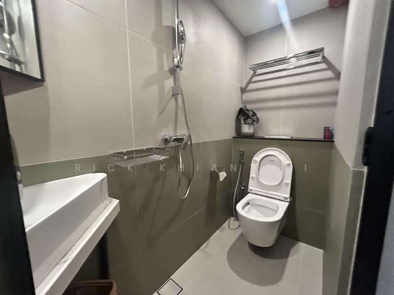 Studio @ RV, , 1 Bedroom, 200 sqft, Condominium For Rent, by Rick Khiantani, 500148511 - Bathroom - PropertyGuru.com.sg