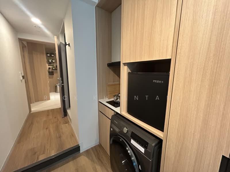 Studio @ RV, , 1 Bedroom, 200 sqft, Condominium For Rent, by Rick Khiantani, 500148511 - Corridor - PropertyGuru.com.sg