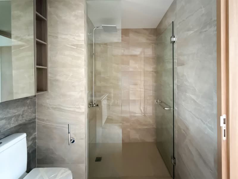 The Botany at Dairy Farm, 3 Dairy Farm Walk, 2 Bedrooms, 678 sqft, Condominium For Rent, by Sarah Lim, 500148514 - Master Bathroom - PropertyGuru.com.sg