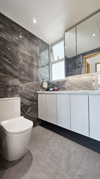 Vacanza @ East, 36 Lengkong Tujoh, 2 Bedrooms, 807 sqft, Condominium For Sale, by Ian Ho, 500148518 - Bathroom - PropertyGuru.com.sg