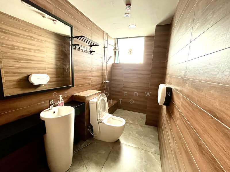 LHK3 BUILDING, Paya Lebar / Bartley / Ubi, Hougang / Punggol / Sengkang, 4,069 sqft, Light Industrial (B1) For Sale, by Cedric Edwin Pinto, 500148524 - Bathroom - CommercialGuru.com.sg
