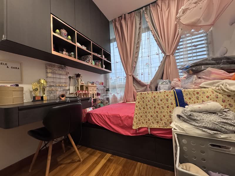 ⭐️⭐️LANDED7772 @ Renovated Cluster Terrace Renovated, , 5 Bedrooms, 2,604 sqft, Terraced House For Sale, by Jasarine Lee, 500148529 - Bedroom - PropertyGuru.com.sg