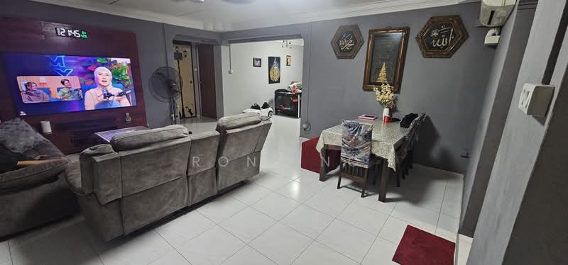 756 Woodlands Avenue 4, 756 Woodlands Avenue 4, 3 Bedrooms, 1,313 sqft, HDB Flat For Sale, by Rony Ng, 500148537 - Living Room - PropertyGuru.com.sg
