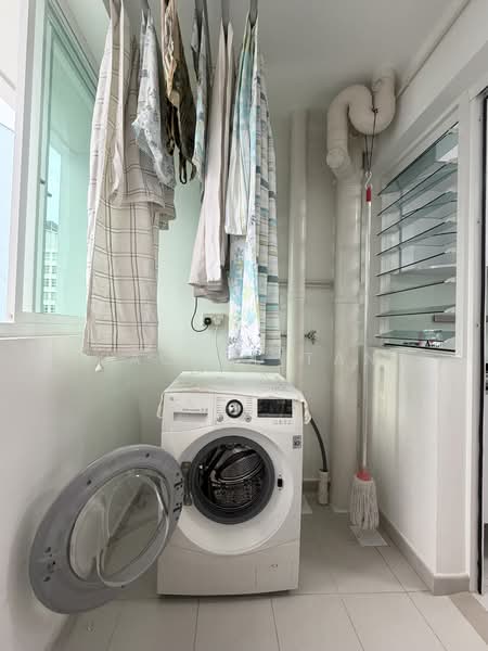 662C Edgedale Plains, 662C Edgedale Plains, 3 Bedrooms, 1,206 sqft, HDB Flat For Rent, by Rachel Tan, 500148538 - Balcony - PropertyGuru.com.sg