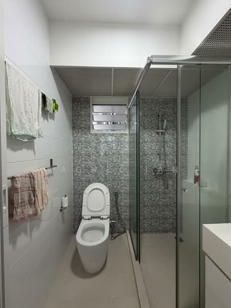 662C Edgedale Plains, 662C Edgedale Plains, 3 Bedrooms, 1,206 sqft, HDB Flat For Rent, by Rachel Tan, 500148538 - Bathroom - PropertyGuru.com.sg