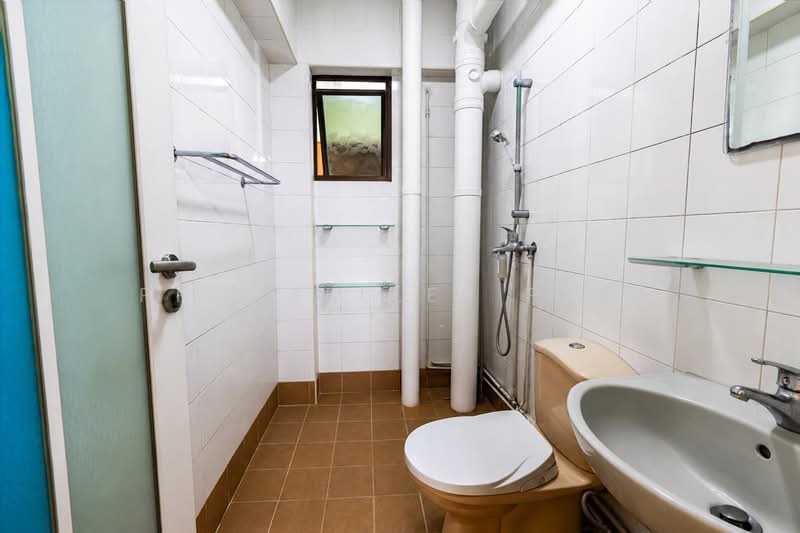 290 Bishan Street 24, 290 Bishan Street 24, 4 Bedrooms, 1,324 sqft, HDB Flat For Sale, by Kelly Tan, 500148540 - Bathroom - PropertyGuru.com.sg