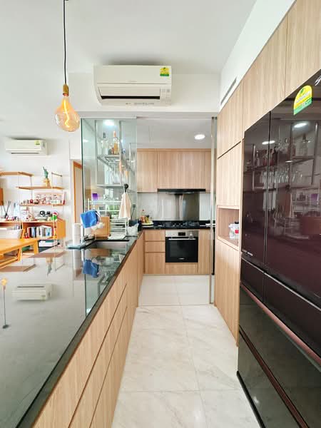 Waterfront Isle, 738 Bedok Reservoir Road, 3 Bedrooms, 1,216 sqft, Condominium For Rent, by King Tang, 500148554 - Kitchen - PropertyGuru.com.sg