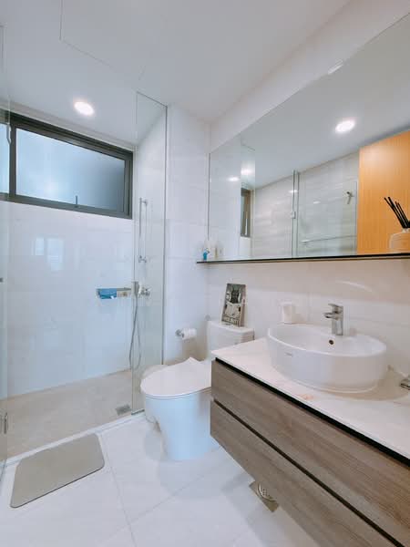 Waterfront Isle, 738 Bedok Reservoir Road, 3 Bedrooms, 1,216 sqft, Condominium For Rent, by King Tang, 500148554 - Bathroom - PropertyGuru.com.sg