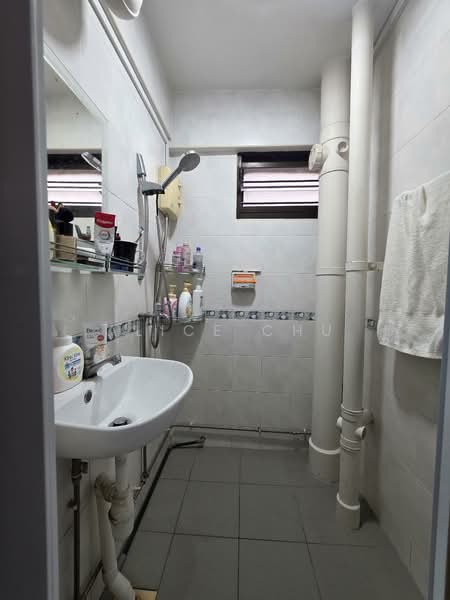 76 Lorong Limau, 76 Lorong Limau, 3 Bedrooms, 699 sqft, HDB Flat For Sale, by Alice Chu, 500148564 - Bathroom - PropertyGuru.com.sg