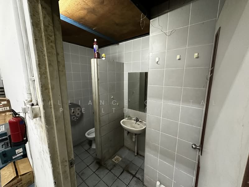 Eunos Technolink, 13 Kaki Bukit Road 1, 2,960 sqft, Light Industrial (B1) For Rent, by MJ ZHUO, 500148568 - Bathroom - CommercialGuru.com.sg