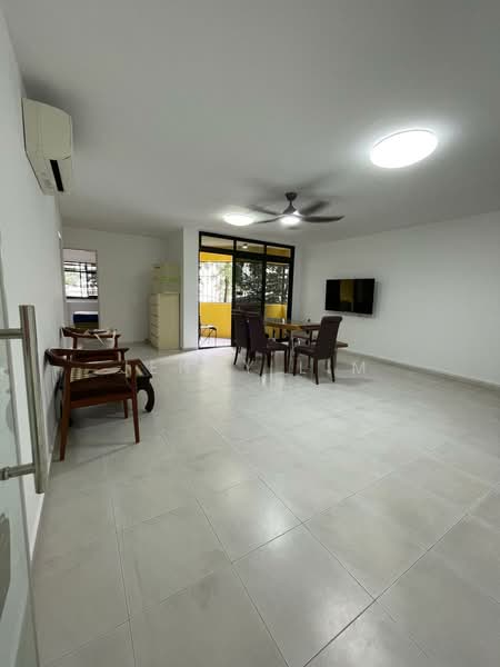 660 Jurong West Street 64, 660 Jurong West Street 64, 3 Bedrooms, 1,184 sqft, HDB Flat For Sale, by Jenny Lim, 500148569 - Living Room - PropertyGuru.com.sg