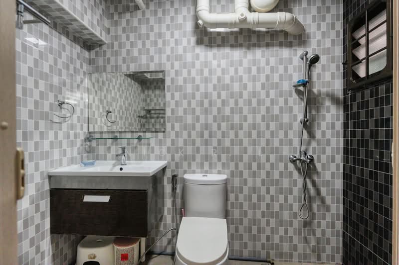 232 Compassvale Walk, 232 Compassvale Walk, 3 Bedrooms, 1,324 sqft, HDB Flat For Sale, by Nick R. L, 500148574 - Bathroom - PropertyGuru.com.sg