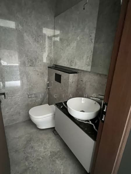 BRAND NEW D15 INTER-TERRACE, , 5 Bedrooms, 1,456 sqft, Terraced House For Sale, by Alicia Ho, 500148579 - Bathroom - PropertyGuru.com.sg