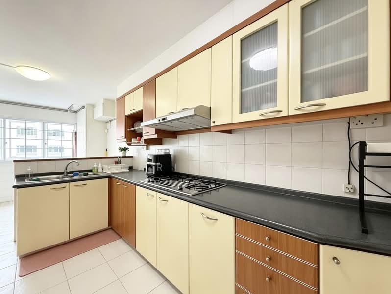 389 Yishun Avenue 6, 389 Yishun Avenue 6, 3 Bedrooms, 1,119 sqft, HDB Flat For Sale, by Farihin ., 500148586 - Kitchen - PropertyGuru.com.sg