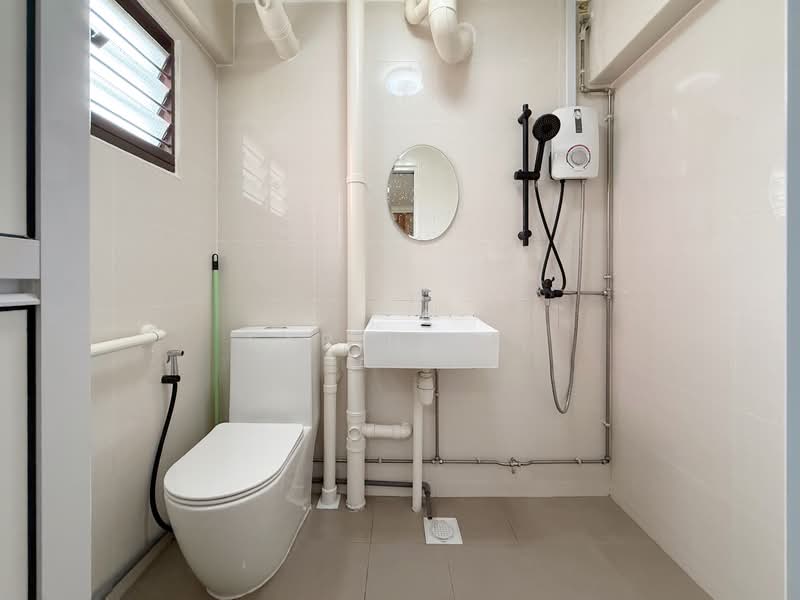 389 Yishun Avenue 6, 389 Yishun Avenue 6, 3 Bedrooms, 1,119 sqft, HDB Flat For Sale, by Farihin ., 500148586 - Master Bathroom - PropertyGuru.com.sg