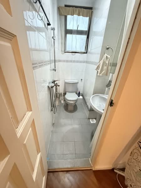 Kim Sia Court, 19 Jalan Jintan, Room Rental, 120 sqft, Apartment For Rent, by Venus Hu, 500148588 - Bathroom - PropertyGuru.com.sg