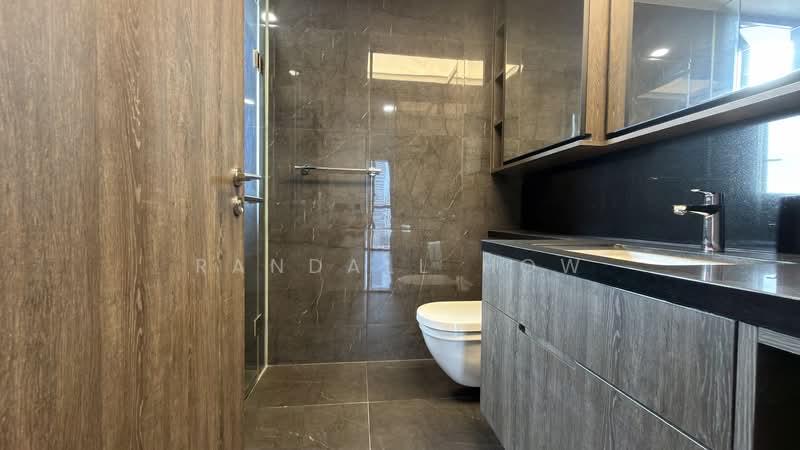 The M, 36 Middle Road, 2 Bedrooms, 764 sqft, Condominium For Rent, by Randall How, 500148592 - Bathroom - PropertyGuru.com.sg