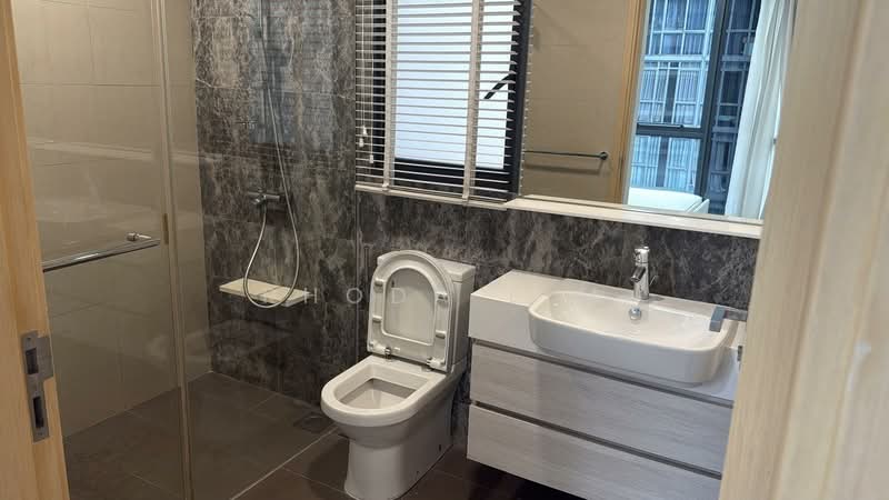 The Luxurie, 27 Compassvale Road, 2 Bedrooms, 775 sqft, Condominium For Rent, by Rhoda Lim, 500148597 - Bathroom - PropertyGuru.com.sg