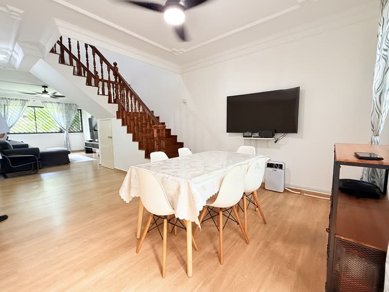 940 Tampines Avenue 5, 940 Tampines Avenue 5, 4 Bedrooms, 1,571 sqft, HDB Flat For Sale, by Bob Sophian, 500148600 - Living Room - PropertyGuru.com.sg