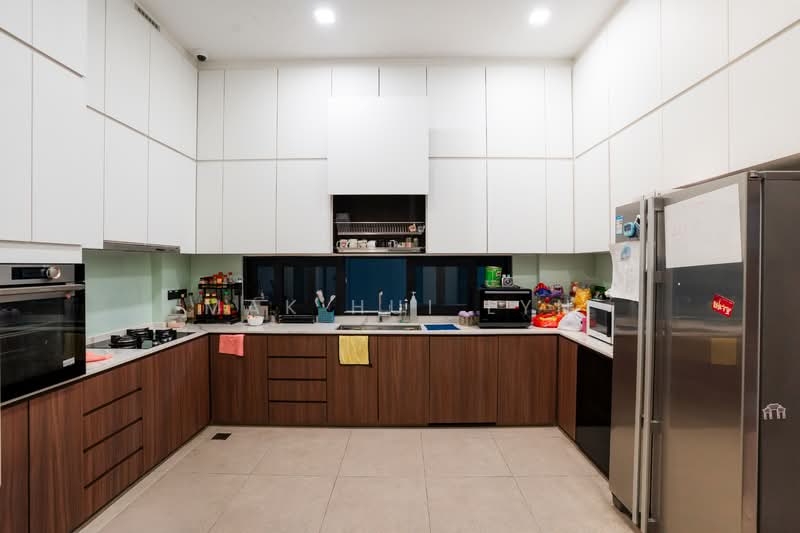 Almost Brand New 3.5 Storey Detached in Kembangan With Private Lift, Swimming Pool and Attic, Lengkong Empat / Lengkong Lima / Lengkong Satu, 8 Bedrooms, 8,000 sqft, Detached House For Sale, by Mak Hui Lyn, 500148607 - Kitchen - PropertyGuru.com.sg