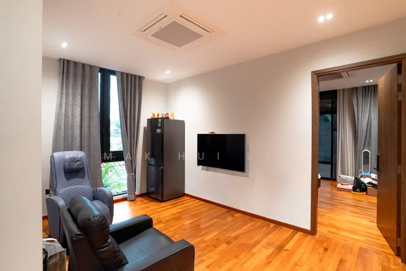 Almost Brand New 3.5 Storey Detached in Kembangan With Private Lift, Swimming Pool and Attic, Lengkong Empat / Lengkong Lima / Lengkong Satu, 8 Bedrooms, 8,000 sqft, Detached House For Sale, by Mak Hui Lyn, 500148607 - Living Room - PropertyGuru.com.sg