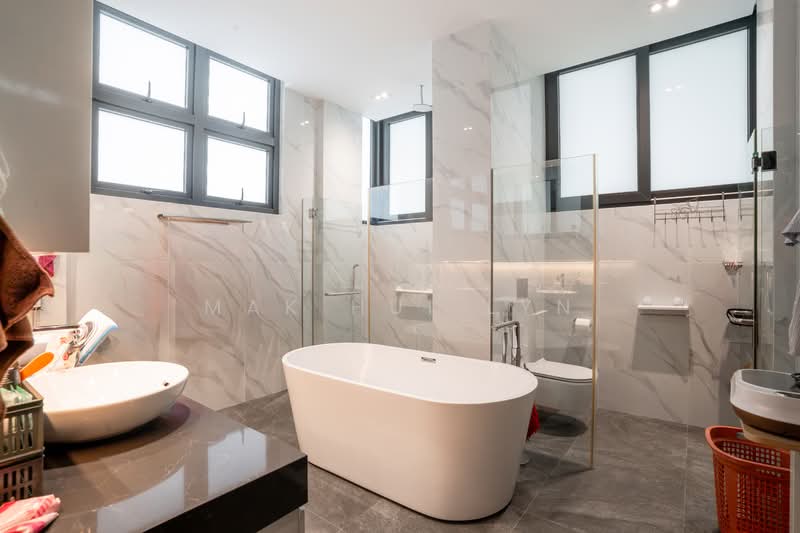 Almost Brand New 3.5 Storey Detached in Kembangan With Private Lift, Swimming Pool and Attic, Lengkong Empat / Lengkong Lima / Lengkong Satu, 8 Bedrooms, 8,000 sqft, Detached House For Sale, by Mak Hui Lyn, 500148607 - Bathroom - PropertyGuru.com.sg