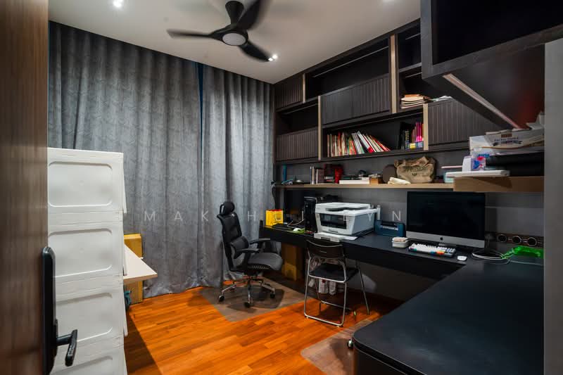 Almost Brand New 3.5 Storey Detached in Kembangan With Private Lift, Swimming Pool and Attic, Lengkong Empat / Lengkong Lima / Lengkong Satu, 8 Bedrooms, 8,000 sqft, Detached House For Sale, by Mak Hui Lyn, 500148607 - Study - PropertyGuru.com.sg