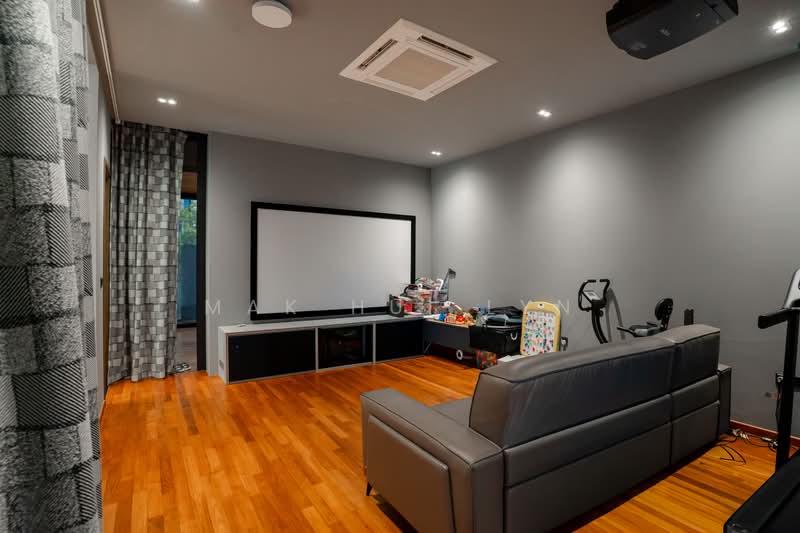 Almost Brand New 3.5 Storey Detached in Kembangan With Private Lift, Swimming Pool and Attic, Lengkong Empat / Lengkong Lima / Lengkong Satu, 8 Bedrooms, 8,000 sqft, Detached House For Sale, by Mak Hui Lyn, 500148607 - Living Room - PropertyGuru.com.sg
