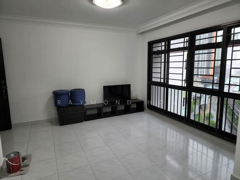 455 Clementi Avenue 3, 455 Clementi Avenue 3, 3 Bedrooms, 969 sqft, HDB Flat For Rent, by Raymond Hon, 500148610 - Living Room - PropertyGuru.com.sg