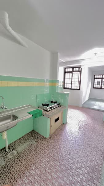 6 Jalan Batu, 6 Jalan Batu, 2 Bedrooms, 645 sqft, HDB Flat For Sale, by Eileen Chan, 500148611 - Kitchen - PropertyGuru.com.sg