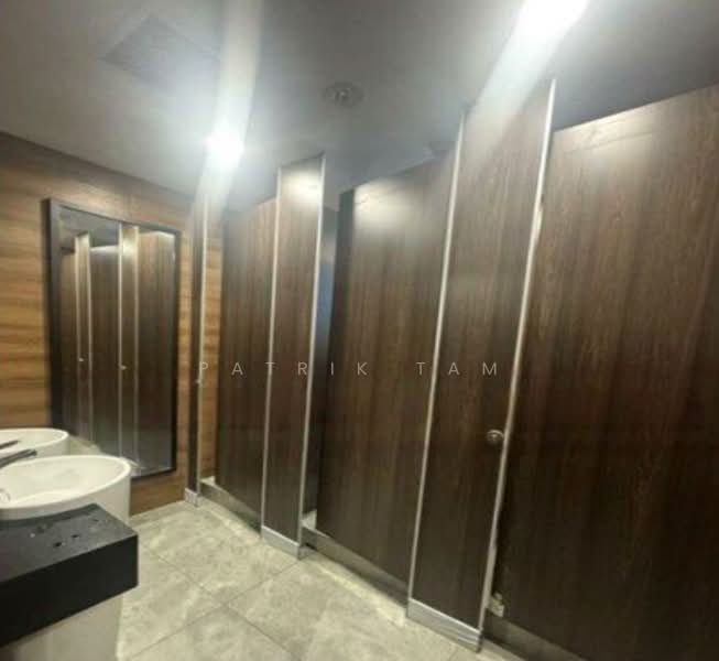Lhk3 Building, 8 New Industrial Road, 4,069 sqft, Light Industrial (B1) For Sale, by Patrik Tam, 500148613 - Bathroom - CommercialGuru.com.sg