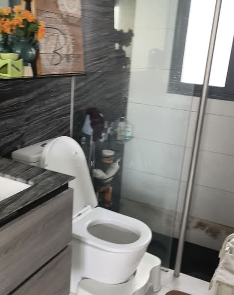 Waterfront Isle, 738 Bedok Reservoir Road, 3 Bedrooms, 1,152 sqft, Condominium For Rent, by SK Lam, 500148614 - Bathroom - PropertyGuru.com.sg