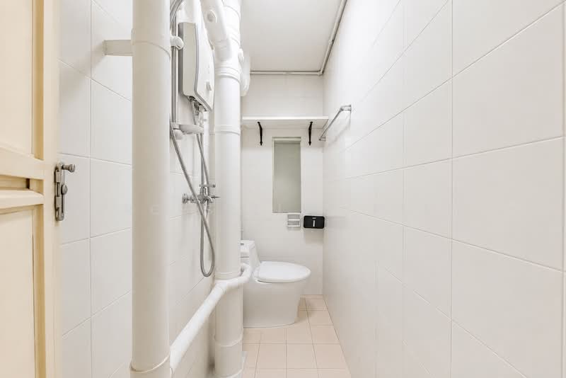83 Commonwealth Close, 83 Commonwealth Close, 2 Bedrooms, 646 sqft, HDB Flat For Sale, by Florence Ho, 500148630 - Bathroom - PropertyGuru.com.sg